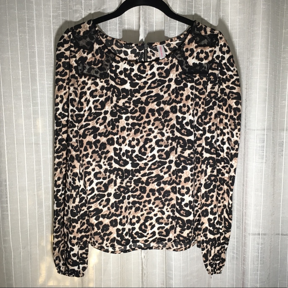 ❄️SALE❄️ New with tags blacklace Cheetah blouse